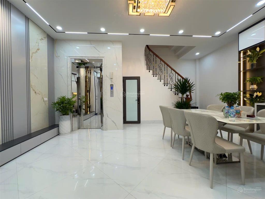 Bán nhà phố tam trinh 6 tầng thang máy, diện tích 40m2 vị trí đẹp
