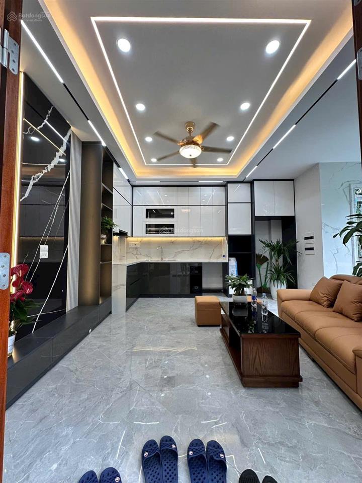 Bán nhà 6 tầng ngõ 24 kim đồng. diện tích 86m2 ô tô đỗ cửa, kinh doanh tốt