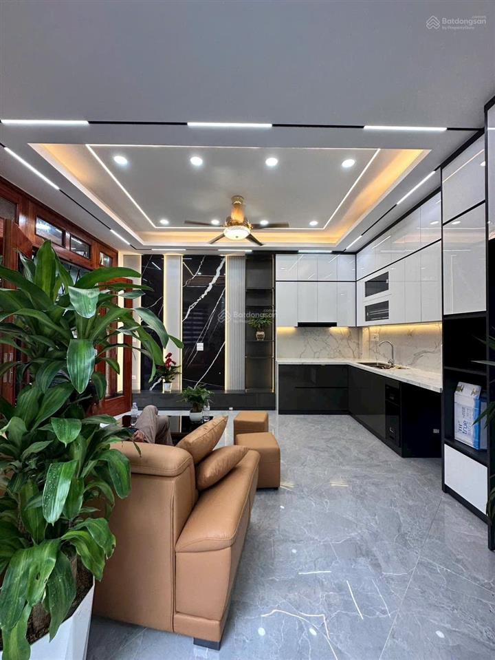 Nhà 5 tầng thang máy, diện tích 45m, ô tô vào nhà, ngõ 42 phố thịnh liệt