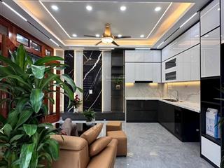 Nhà 5 tầng thang máy, diện tích 45m, ô tô vào nhà, ngõ 42 phố thịnh liệt