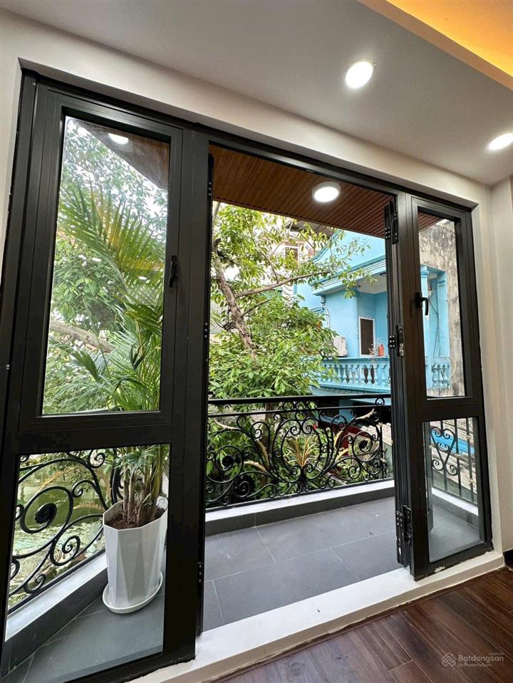 Nhà 5 tầng thang máy, diện tích 45m, ô tô vào nhà, ngõ 42 phố thịnh liệt