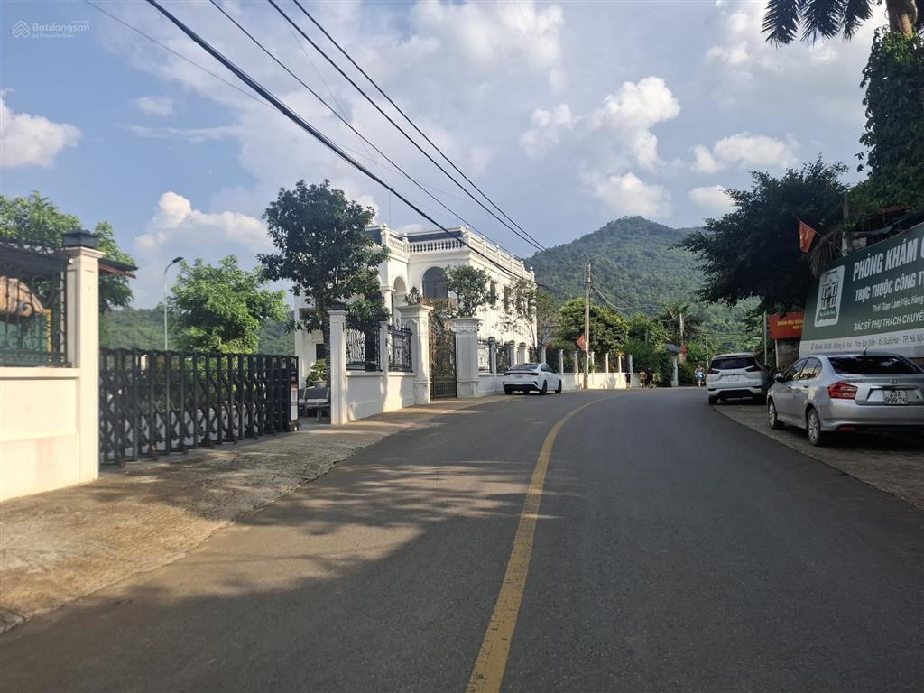 Bán đất giá siêu hời tại đt 90, 7 triệu / m2, 1230m2, mặt tiền 32m, cách dt 90 chỉ 30m