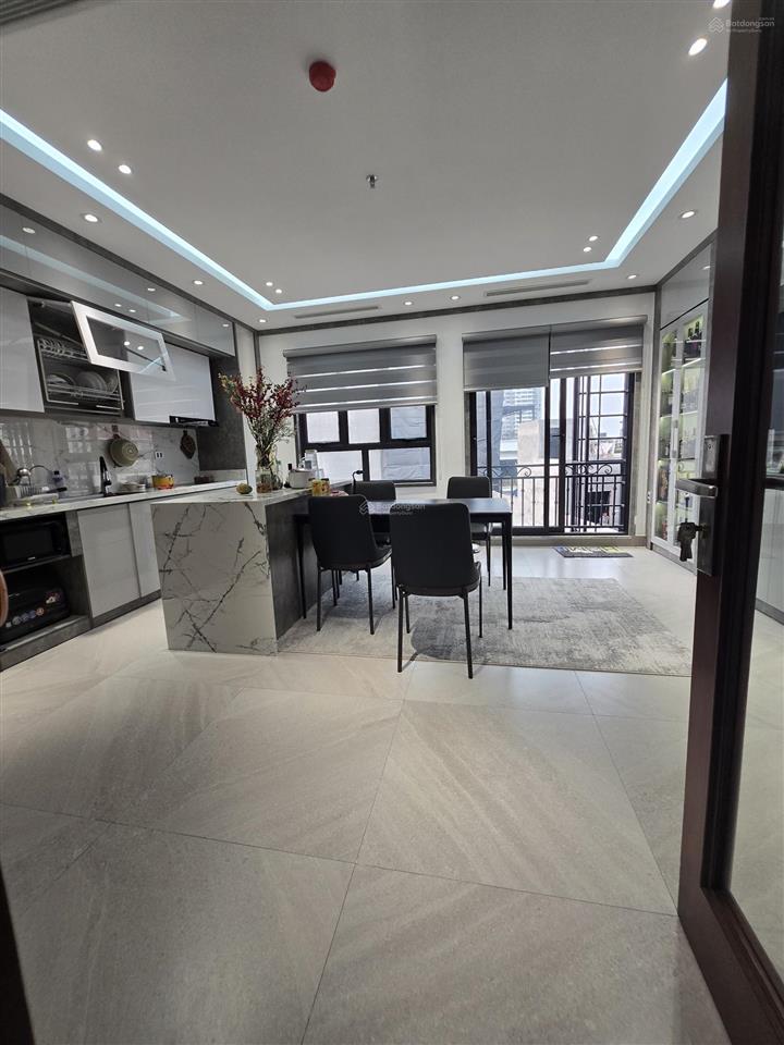 Bán tòa nhà 15 phòng ngõ phùng chí kiên. diện tích 93m x 8 tầng . giá 49.5 tỷ