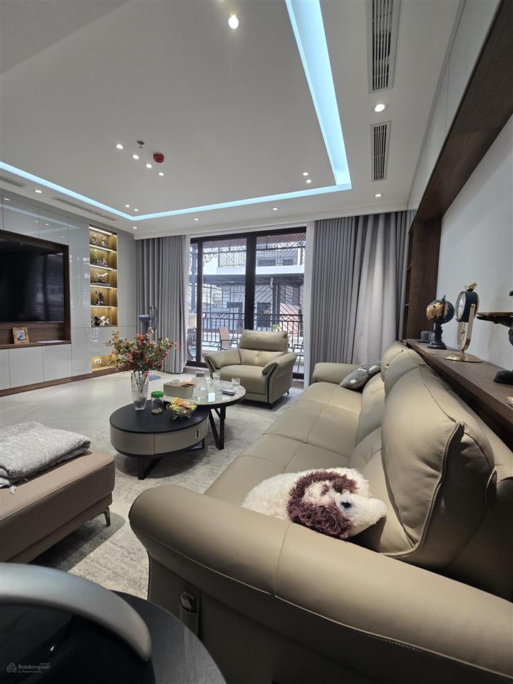 Bán tòa nhà 15 phòng ngõ phùng chí kiên. diện tích 93m x 8 tầng . giá 49.5 tỷ