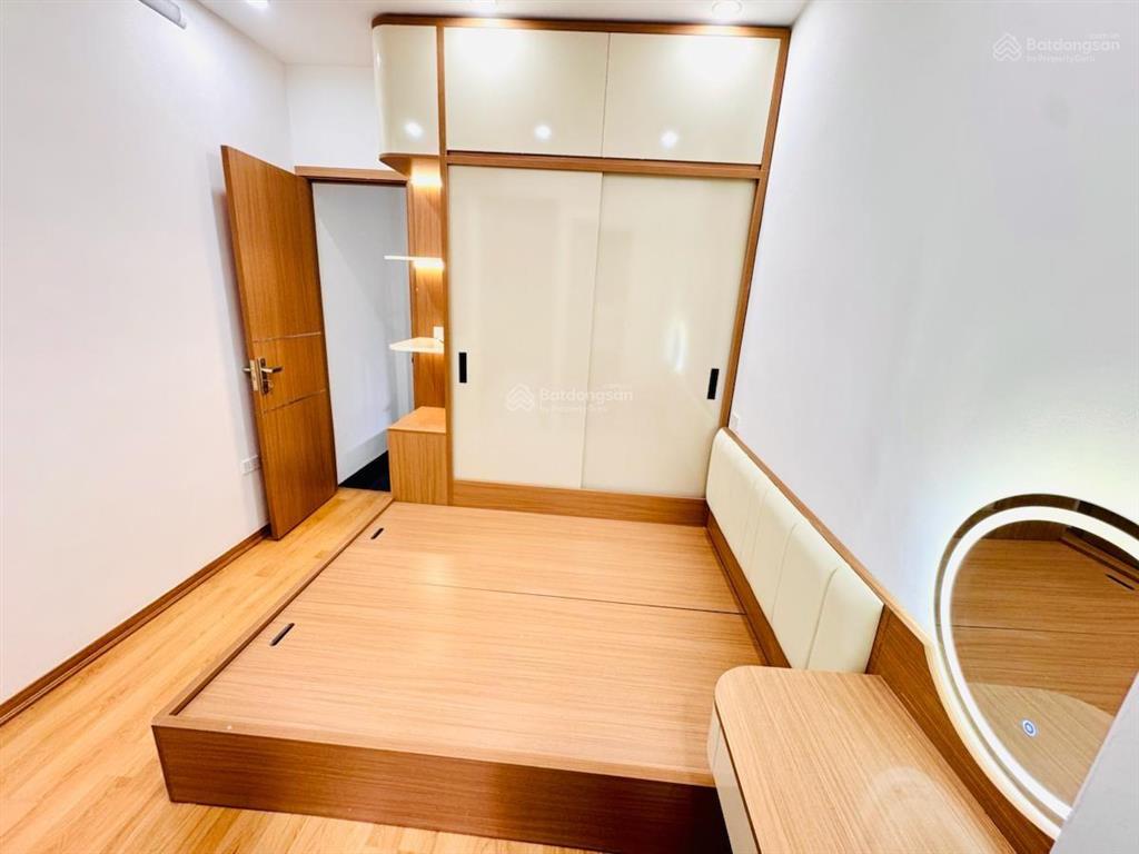 Siêu phẩm nhỉnh 4 tỷ có nhà 20m2 x 5 tầng, lô góc đẹp long lanh, quốc tử giám, đống đa, hà nội.