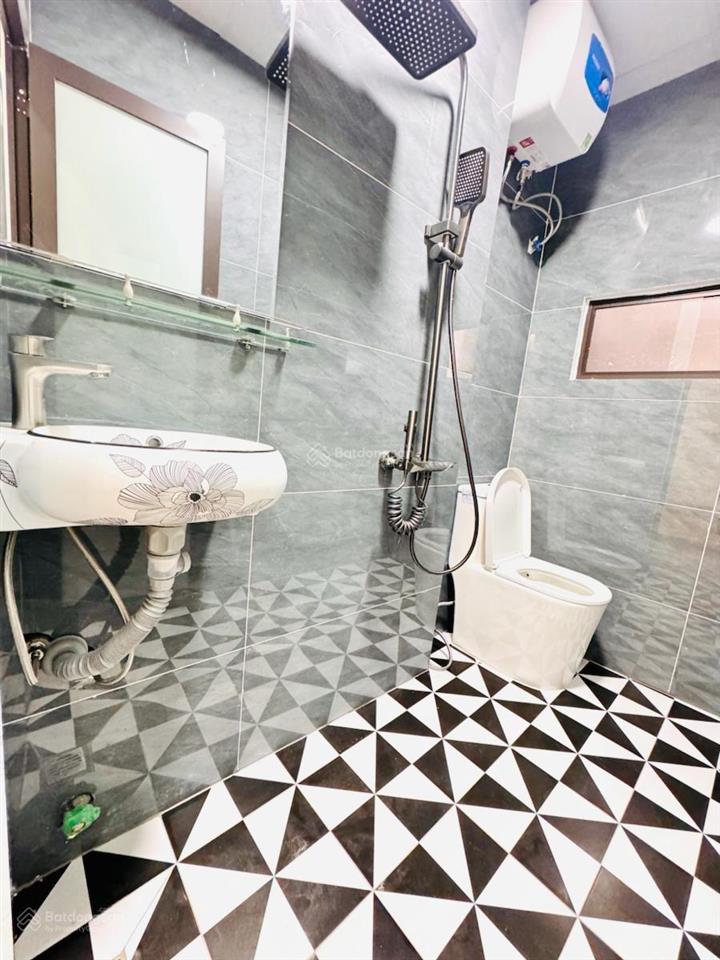 Siêu phẩm nhỉnh 4 tỷ có nhà 20m2 x 5 tầng, lô góc đẹp long lanh, quốc tử giám, đống đa, hà nội.