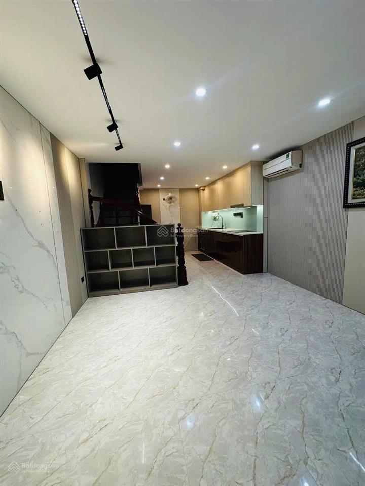 Bán nhà khu phân lô ngõ 89 lạc long quân, diện tích 40m, xây 5 tầng, đầy đủ nội thất, gần hồ tây