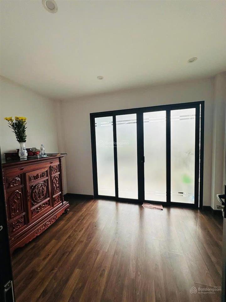 Bán nhà khu phân lô ngõ 89 lạc long quân, diện tích 40m, xây 5 tầng, đầy đủ nội thất, gần hồ tây