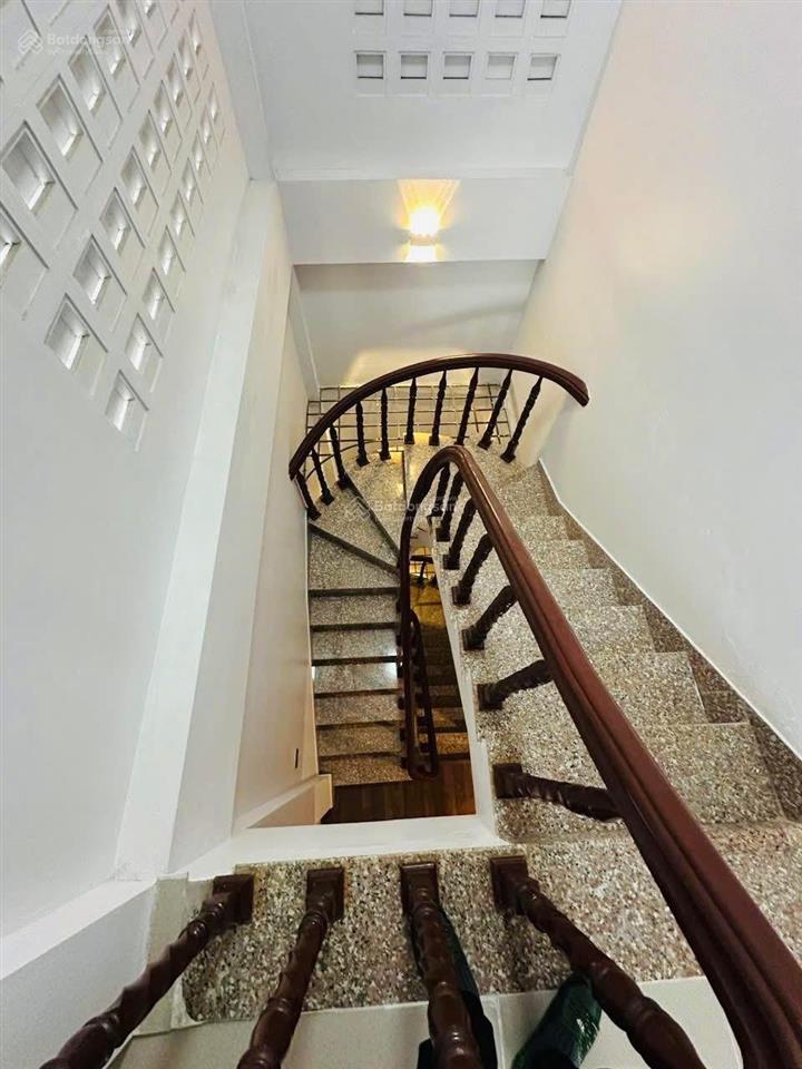 Bán nhà khu phân lô ngõ 89 lạc long quân, diện tích 40m, xây 5 tầng, đầy đủ nội thất, gần hồ tây