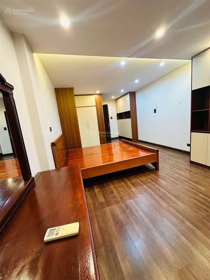 Bán nhà khu phân lô ngõ 89 lạc long quân, diện tích 40m, xây 5 tầng, đầy đủ nội thất, gần hồ tây