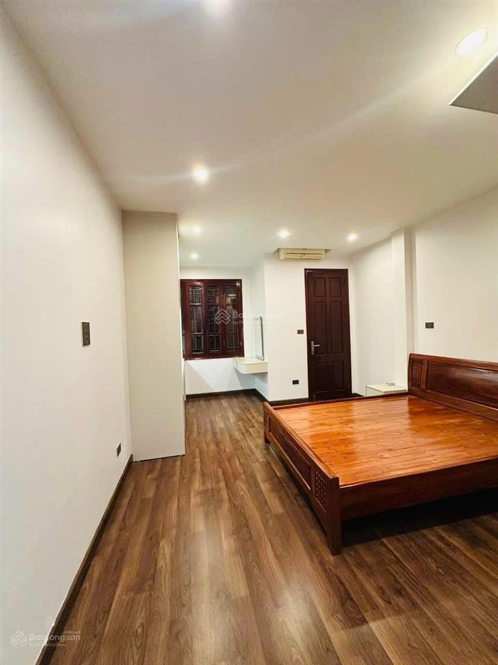 Bán nhà khu phân lô ngõ 89 lạc long quân, diện tích 40m, xây 5 tầng, đầy đủ nội thất, gần hồ tây