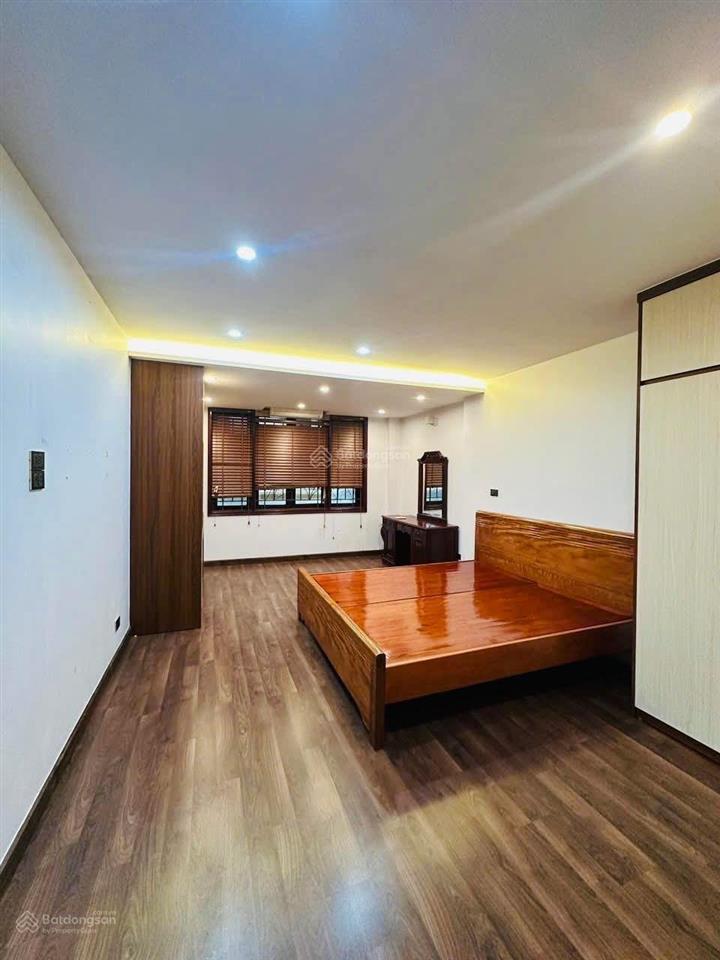 Bán nhà khu phân lô ngõ 89 lạc long quân, diện tích 40m, xây 5 tầng, đầy đủ nội thất, gần hồ tây
