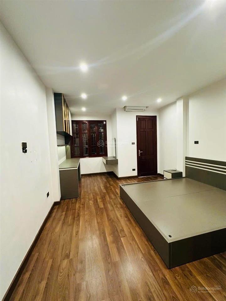 Bán nhà khu phân lô ngõ 89 lạc long quân, diện tích 40m, xây 5 tầng, đầy đủ nội thất, gần hồ tây
