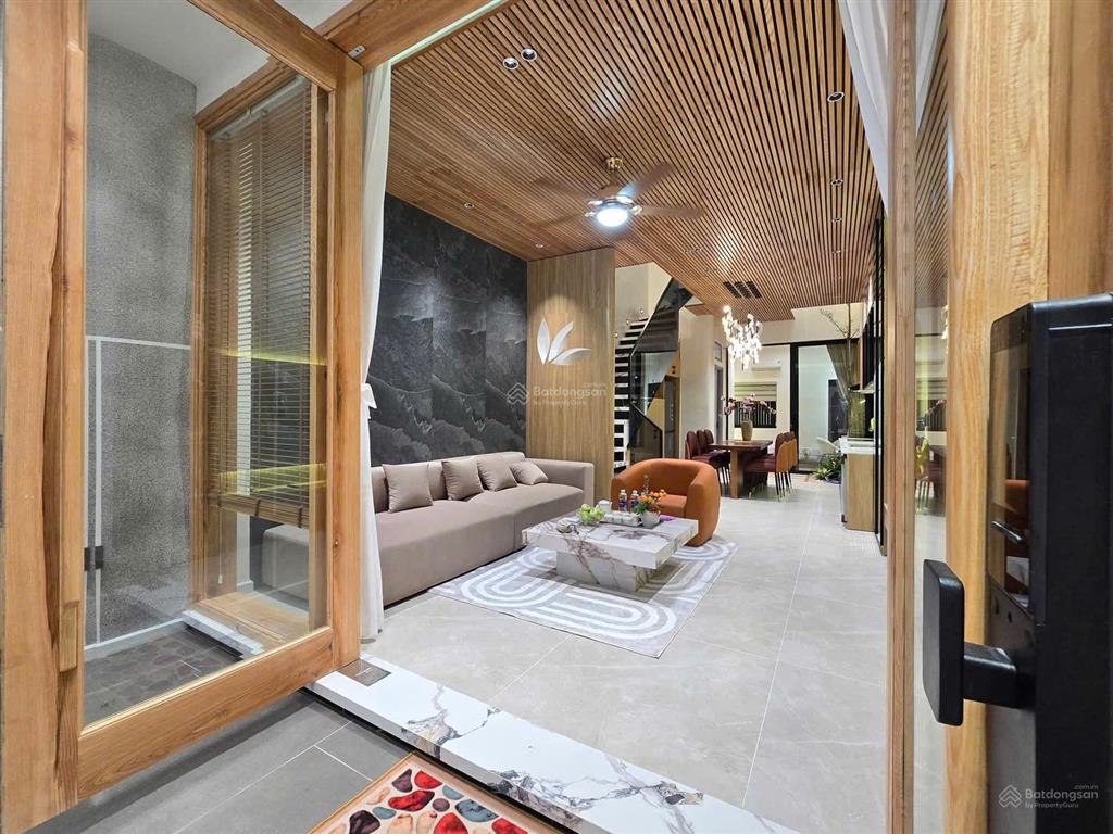 Bán nhà mặt tiền đường phan phu tiên đà nẵng cách biển 200m, dòng tiền 35 triệu/tháng