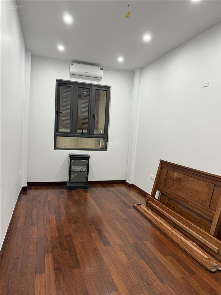 Cho thuê nhà riêng 36m2x5t ngõ 183 đặng tiến đông