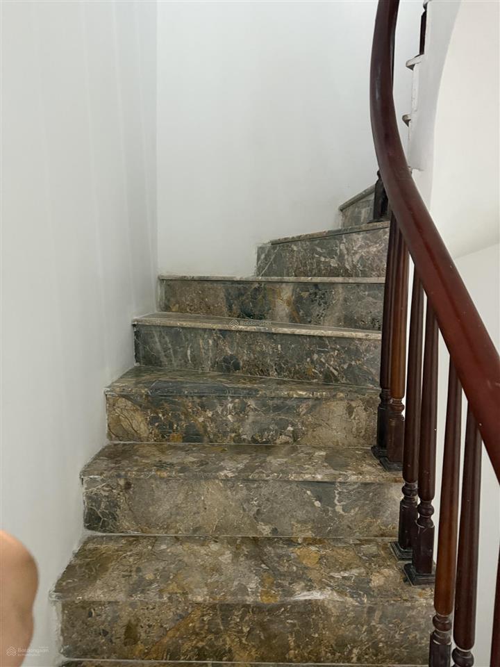 Cho thuê nhà riêng 36m2x5t ngõ 183 đặng tiến đông