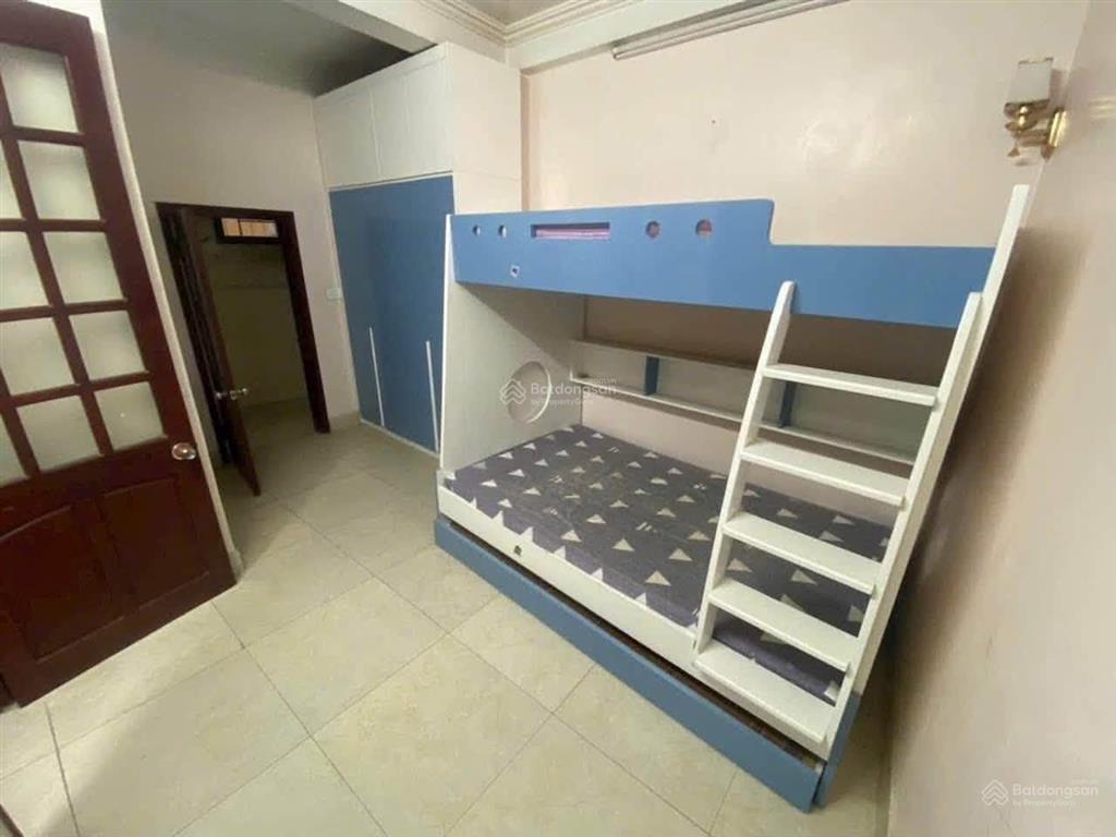 Bán nhà 51m2 phú đô  giá hơn 8 tỷ  ô tô qua cổng  lô góc 3 mặt thoáng  nhà dân xây chắc chắn.