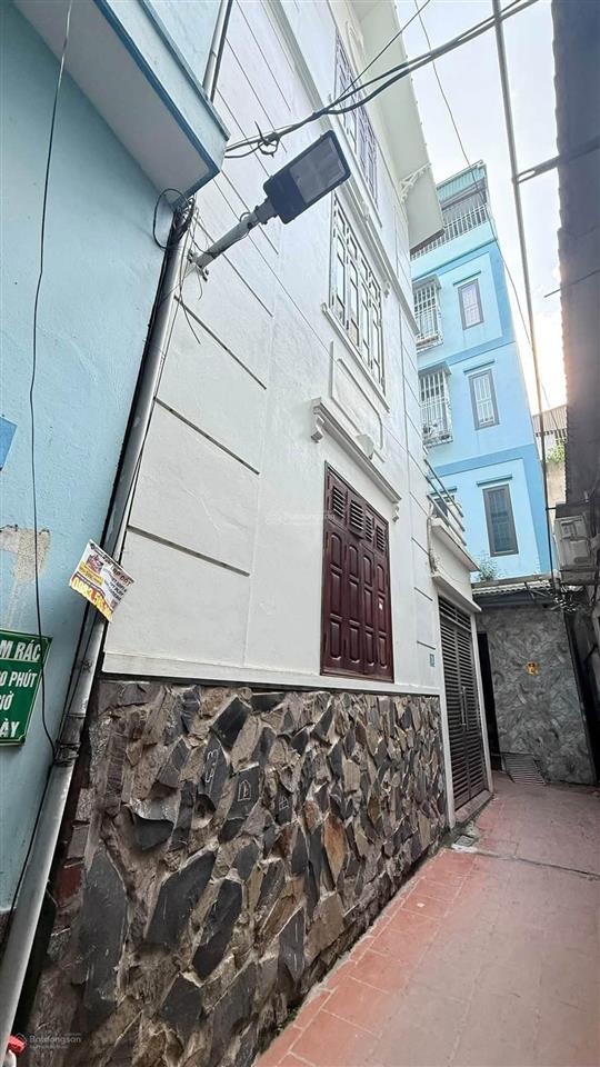 Bán nhà 51m2 phú đô  giá hơn 8 tỷ  ô tô qua cổng  lô góc 3 mặt thoáng  nhà dân xây chắc chắn.