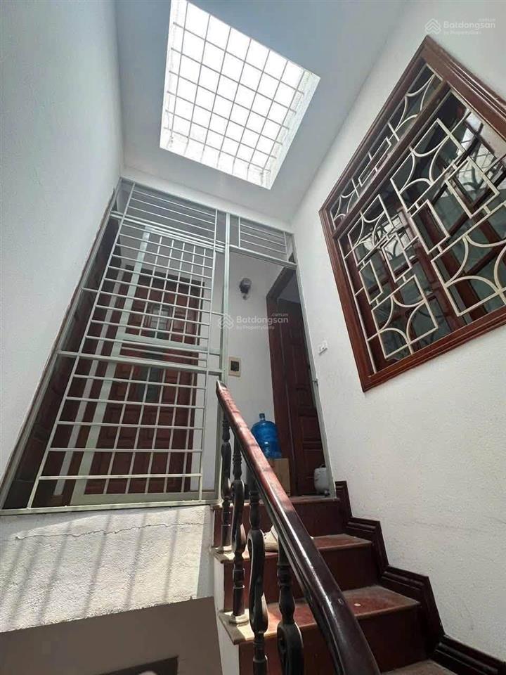Bán nhà 51m2 phú đô  giá hơn 8 tỷ  ô tô qua cổng  lô góc 3 mặt thoáng  nhà dân xây chắc chắn.