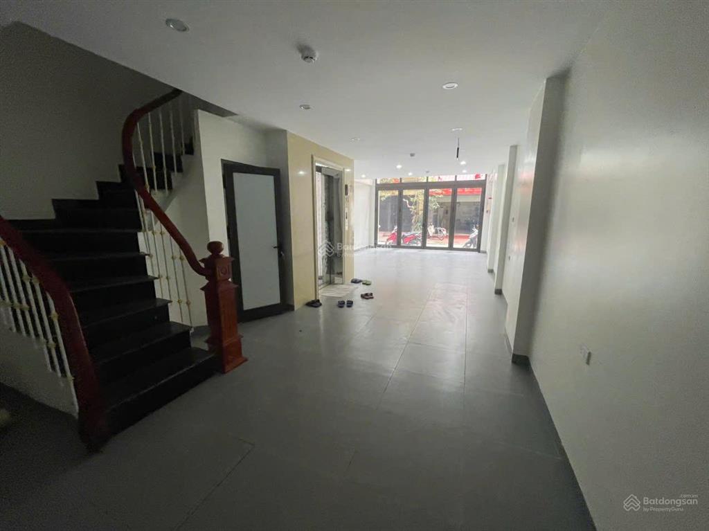 Bán toà nhà 8 tầng phố kim đồng  khu phân lô ngõ thông ô tô tránh có vỉa nhà mới đẹp giá 28.8 tỷ