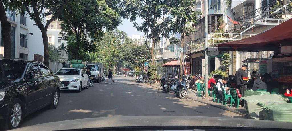 Bán liền kề tt 12 kdt văn phú vị trí ngay ngã 4 công trương qt marie curie ở kết hợp kd dt 92m