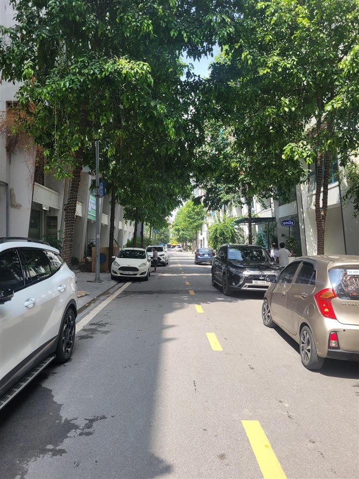 Chính chủ bán lk tt17 kđt văn khê hoàn thiện đẹp 5 tầng