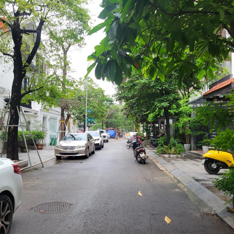 Chính chủ bán bán biệt thự c37 bắc hà dt 145m2 mặt vườn hoa. hoàn thiện đẹp