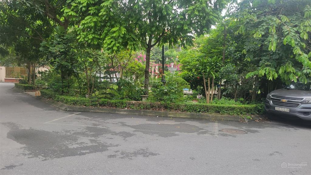 Chính chủ thiện chí bán biệt thự lô góc mặt vườn hoa dt 175m2 kdt thành phố giao lưu