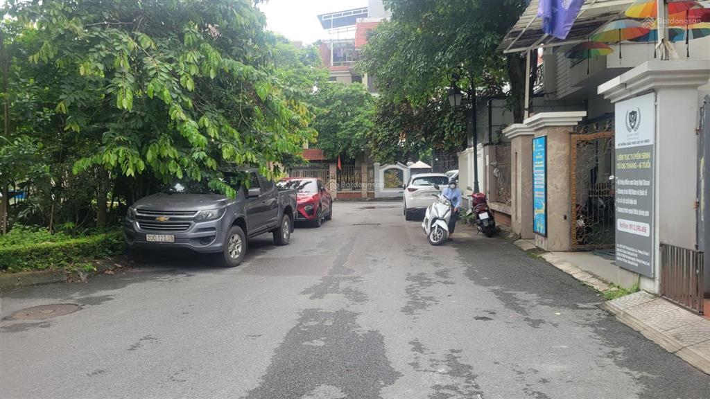 Chính chủ thiện chí bán biệt thự lô góc mặt vườn hoa dt 175m2 kdt thành phố giao lưu