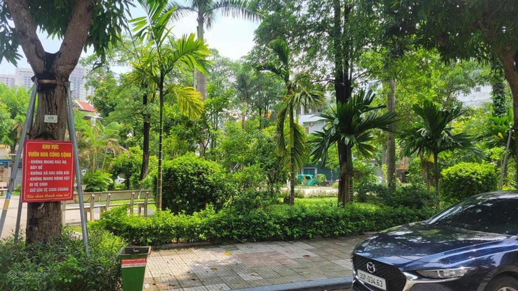 Chính chủ bán lô biệt thự bt6 mặt vườn hoa khu đô thị văn phú, dt 200m²
