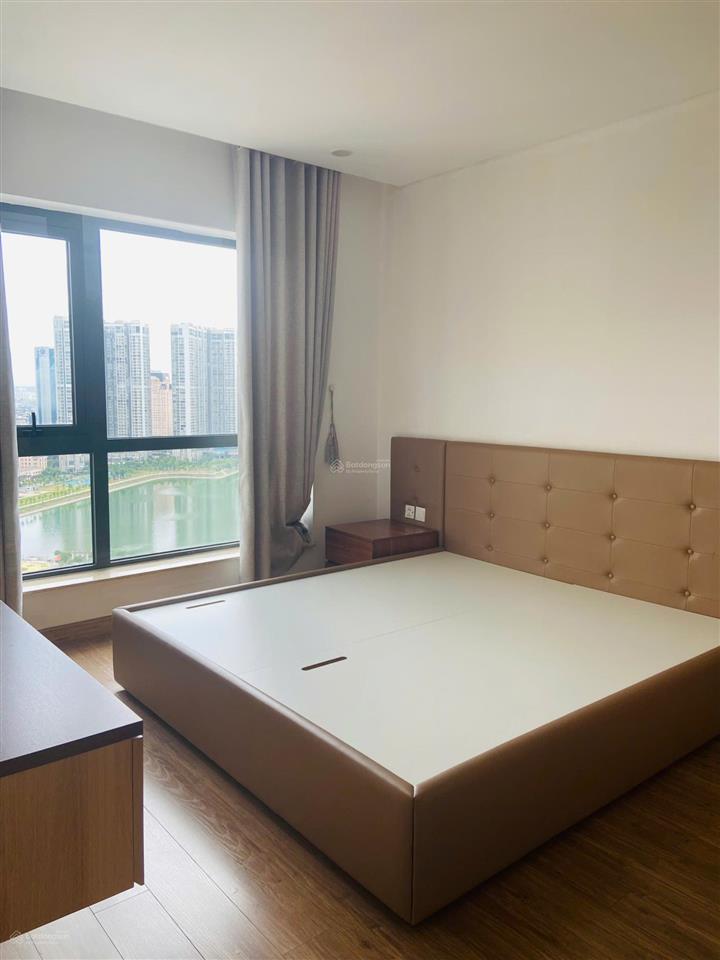 Chính chủ bán căn hộ 3 phòng ngủ view hồ hiếm  sky park residence.  0915 939 ***