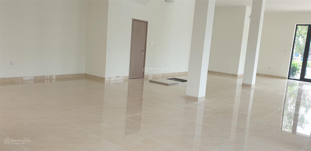 Cho thuê gấp vincom đông hà giá 4tr/th. tầng 1 đã hoàn thiện cơ bản. có điều hòa