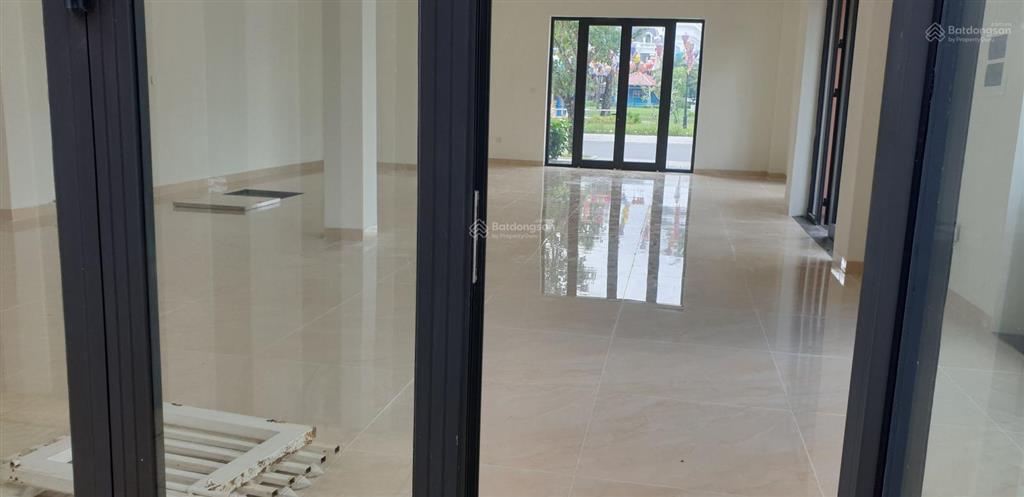 Cho thuê gấp vincom đông hà giá 4tr/th. tầng 1 đã hoàn thiện cơ bản. có điều hòa