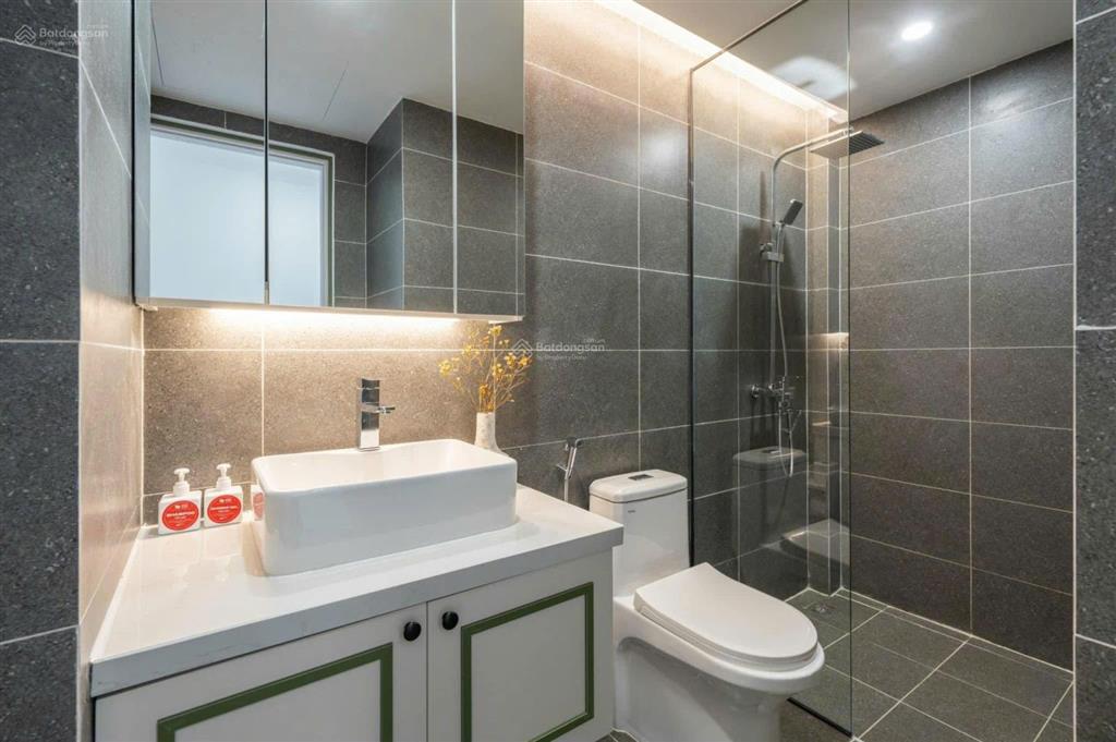 Chính chủ gửi bán ch 107m2 booyoung  mỗ lao, tầng đẹp, full nội thất, 3pn, view đẹp. 0987 459 ***
