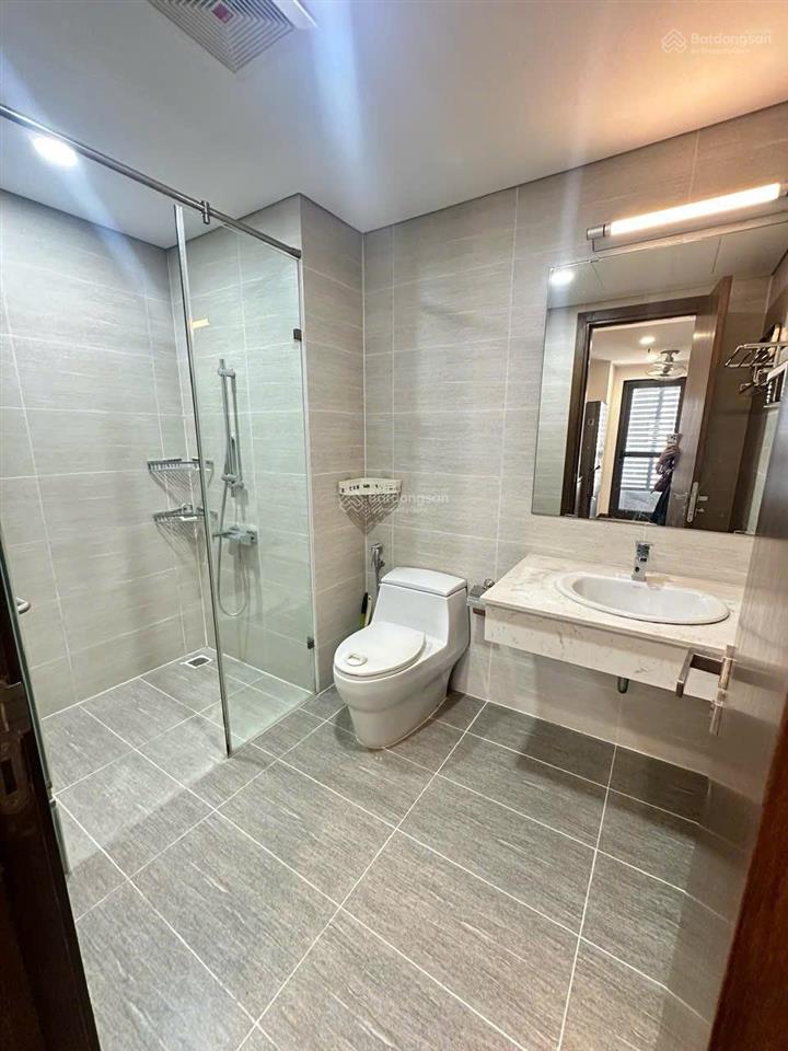 Chính chủ cho thuê căn hộ golden palm lê văn lương 110m, 3n, gần đủ đồ, giá 18tr/th.  0987 459 ***