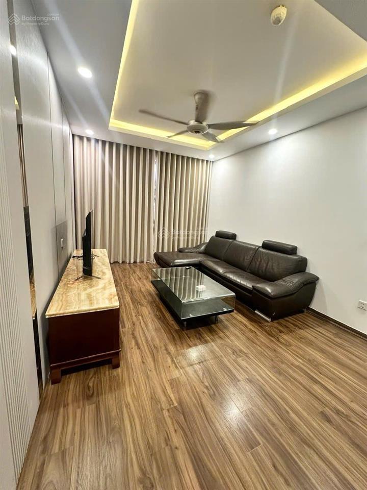 Chính chủ cho thuê căn hộ golden palm lê văn lương 110m, 3n, gần đủ đồ, giá 18tr/th.  0987 459 ***