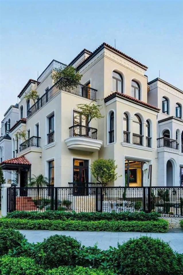 Villa ciputra cần bán gấp trong mùa đông 147m2, đường đôi, giá 61 tỷ
