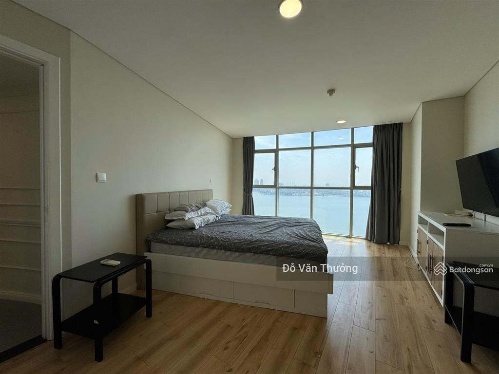 Giá siêu tốt. bán căn hộ view toàn bộ hồ tây tầng cao, các phòng nhìn toàn cảnh hồ tây