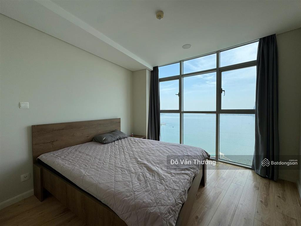 Giá siêu tốt. bán căn hộ view toàn bộ hồ tây tầng cao, các phòng nhìn toàn cảnh hồ tây