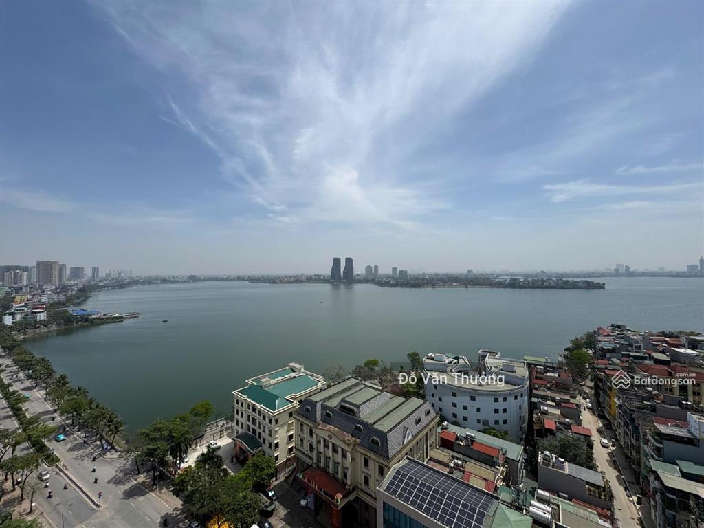 Giá siêu tốt. bán căn hộ view toàn bộ hồ tây tầng cao, các phòng nhìn toàn cảnh hồ tây