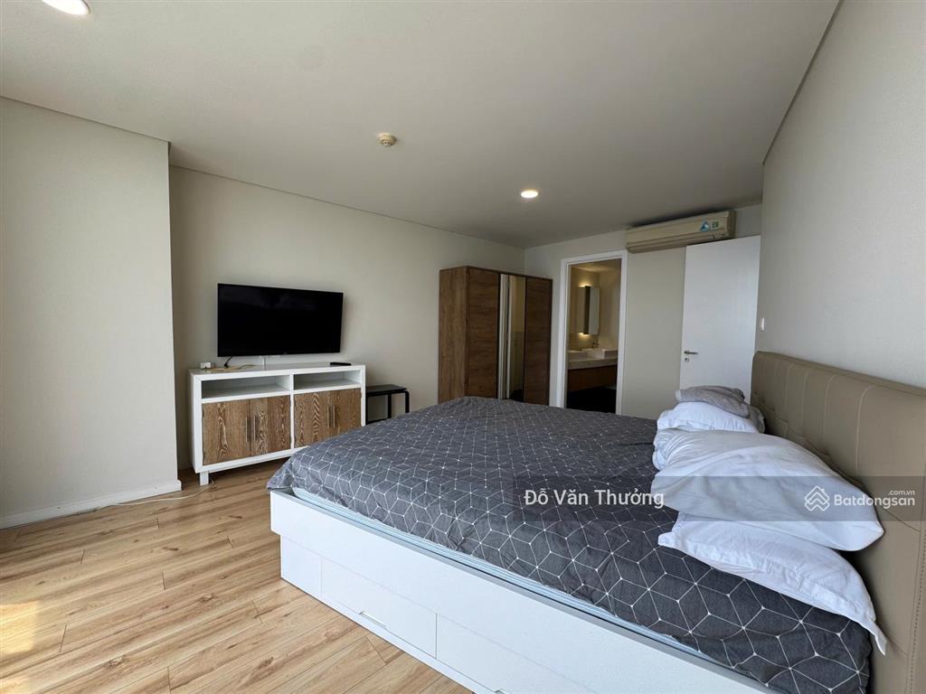 Giá siêu tốt. bán căn hộ view toàn bộ hồ tây tầng cao, các phòng nhìn toàn cảnh hồ tây