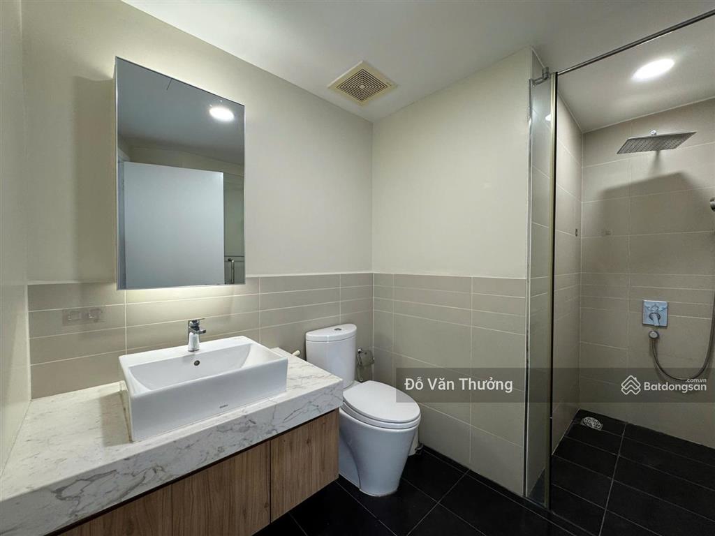 Giá siêu tốt. bán căn hộ view toàn bộ hồ tây tầng cao, các phòng nhìn toàn cảnh hồ tây