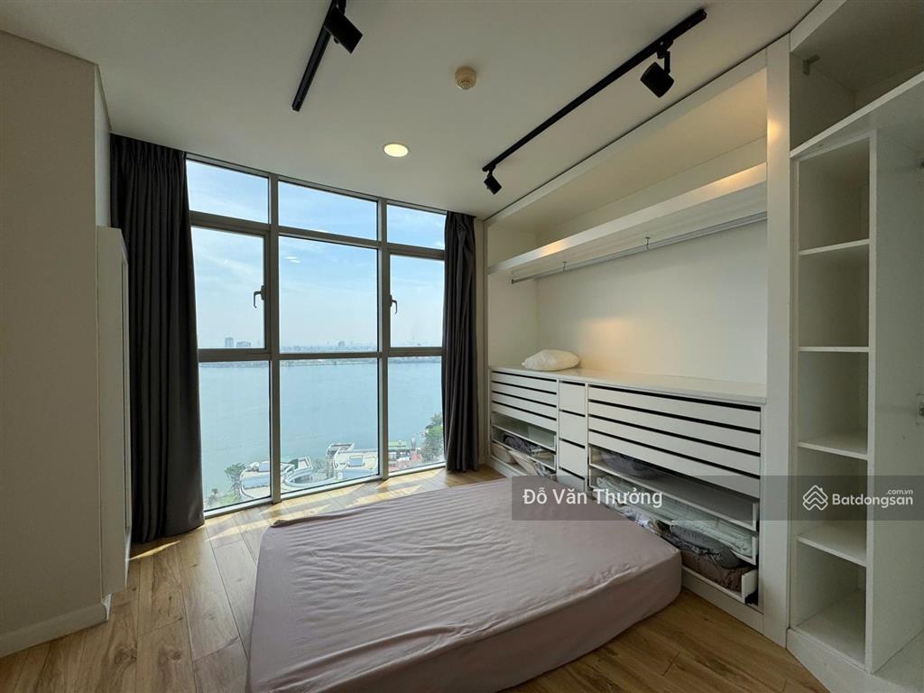 Giá siêu tốt. bán căn hộ view toàn bộ hồ tây tầng cao, các phòng nhìn toàn cảnh hồ tây