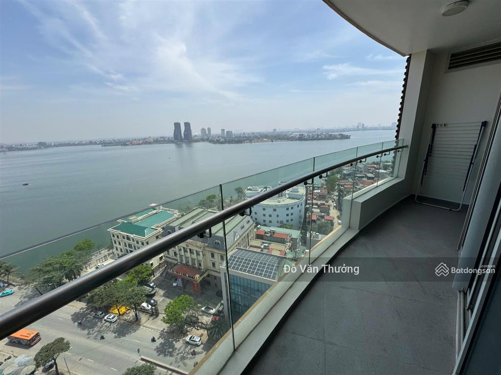 Giá siêu tốt. bán căn hộ view toàn bộ hồ tây tầng cao, các phòng nhìn toàn cảnh hồ tây