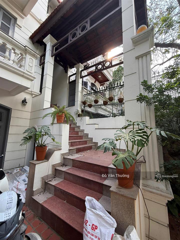Cho thuê biệt thự mặt phố 271 thụy khuê gần bệnh việ thu cúc,melatec