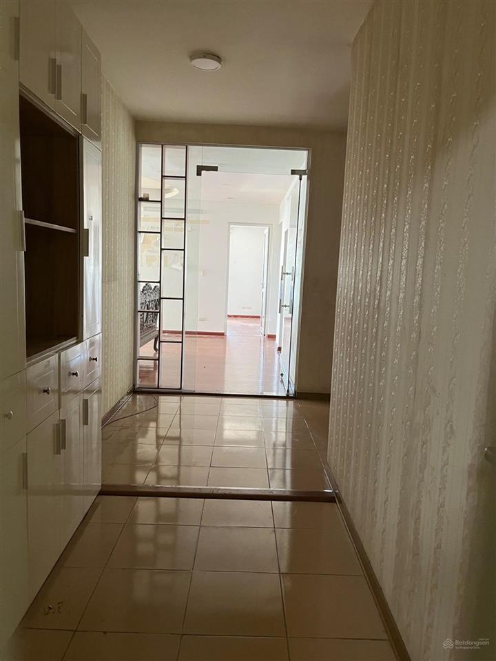Bán căn hộ chung cư 28a lê trọng tấn, hà đông, 127m2, gồm 3 phòng ngủ, 2 vệ sinh, ở ngay!