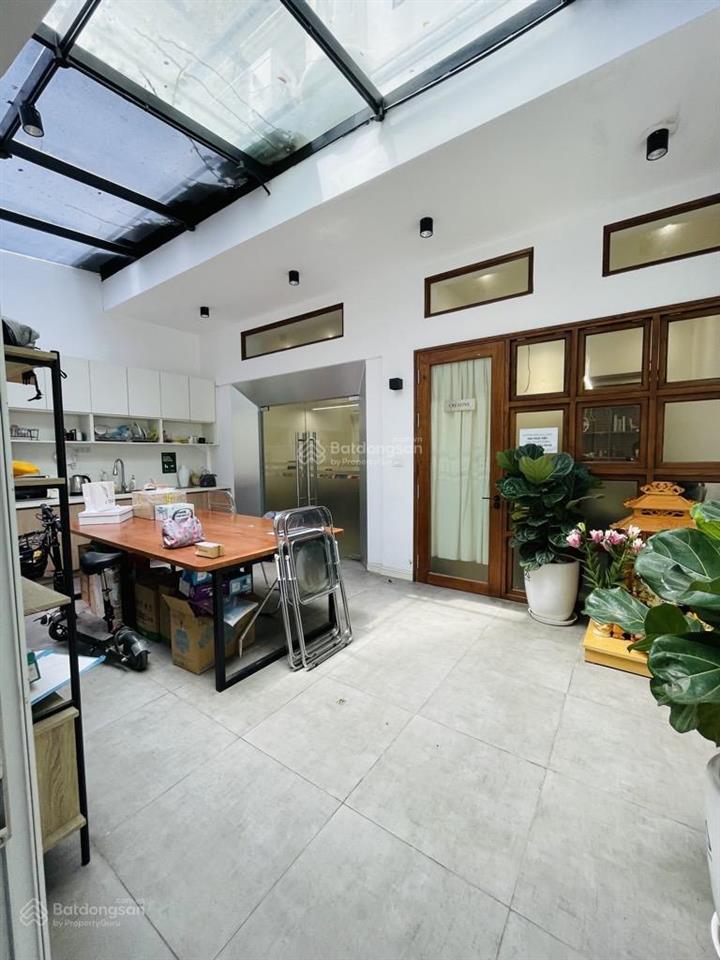 Bán nhà phố đặng văn ngữ, đống đa, ngõ ô tô, gần hồ, 108m2 x 4 tầng, mặt tiền 6,7m, 33 tỷ!