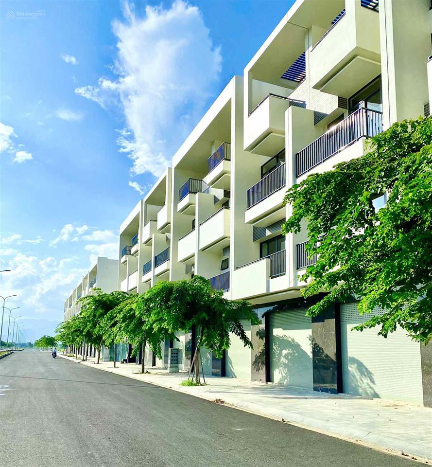 Bán nhà phố trung tâm nha trang chỉ 10,5 tỷ  sổ hồng, 4 tầng dts 265m2