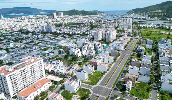 Bán nhà phố trung tâm nha trang chỉ 10,5 tỷ  sổ hồng, 4 tầng dts 265m2