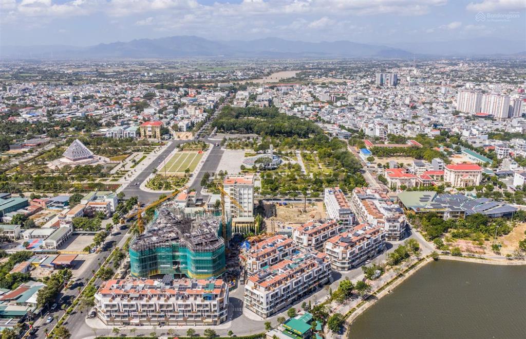 Bán nhà phố 5 tầng hacom mall phan rang hoàn thiện đầy đủ nội thất  ở kinh doanh được ngay